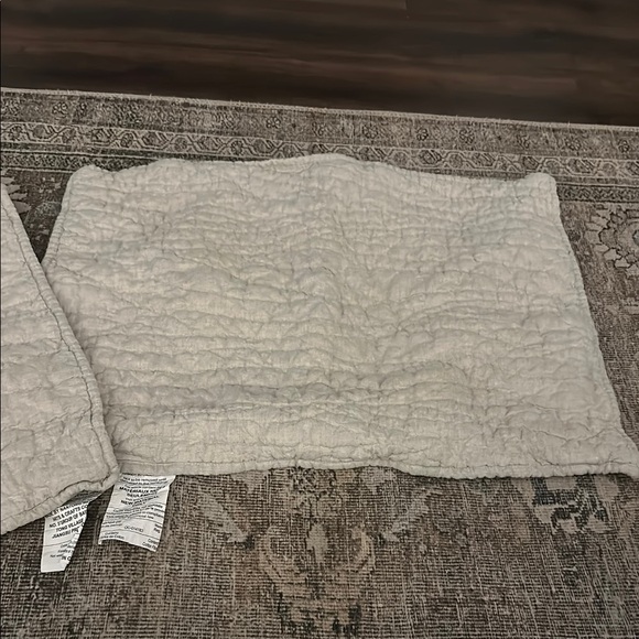 Cream shams x2 - Picture 2 of 2